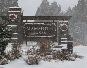MAmmoth Lakes Holiday Sign